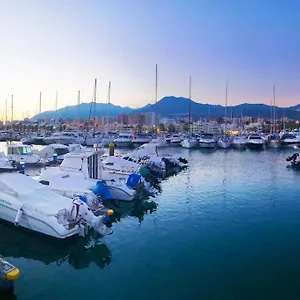 https://puerto-marina-luxury-2bdr-apartment-with-sea-view.1costadelsol.com